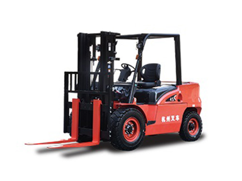 4-5噸X系列內(nèi)燃叉車(chē)